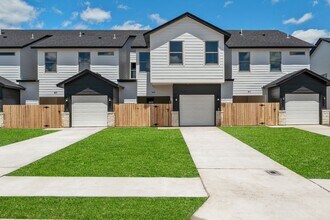 Building Photo - 733 Meiomi Dr