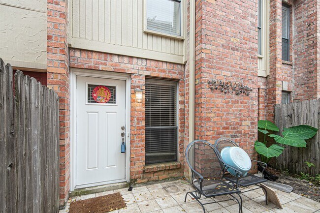 Primary Photo - 1601 S Shepherd Dr