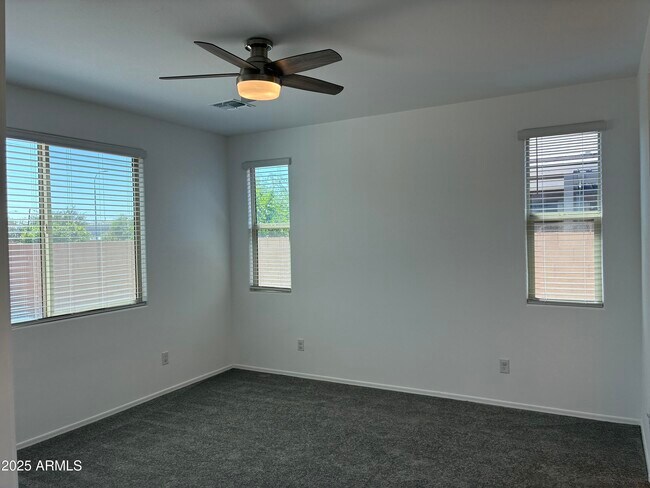 Building Photo - 813 S 107th Dr