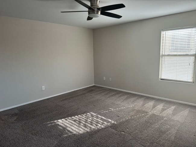 Building Photo - Fantastic 3-bedroom, 2-bathroom townhome  --  1/2 off first month's rent
