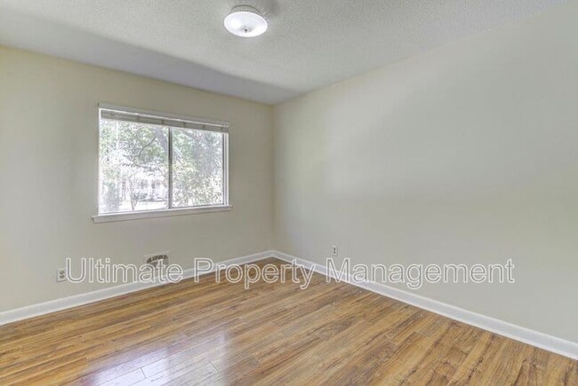 Building Photo - 2101 Delgado St