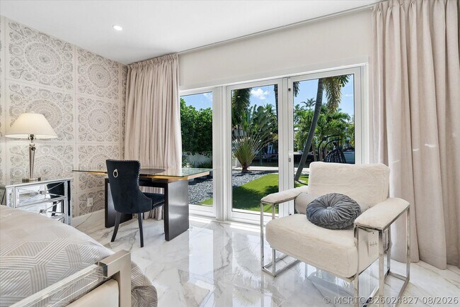 Building Photo - 207 Royal Palm Dr