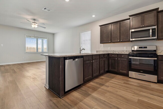 Building Photo - 400 Mystic Slopes Dr