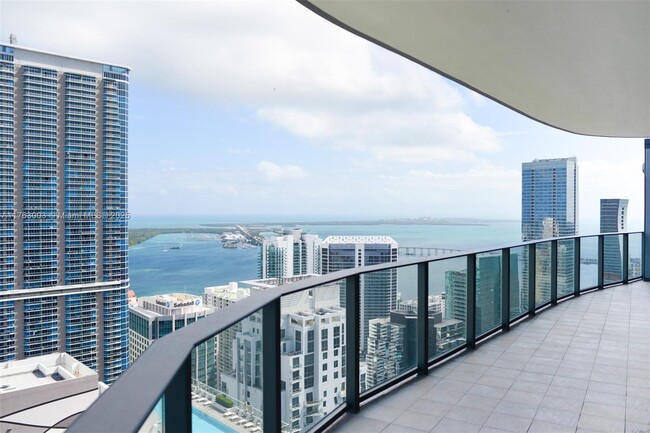 Building Photo - 1000 Brickell Plaza