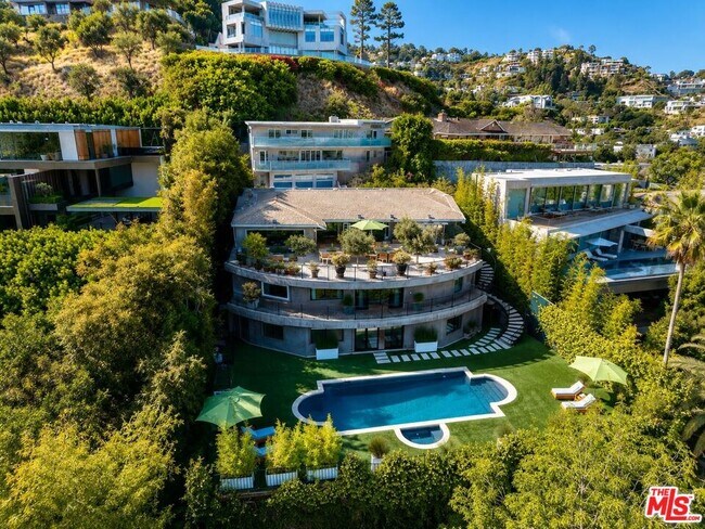 Building Photo - 8740 St Ives Dr