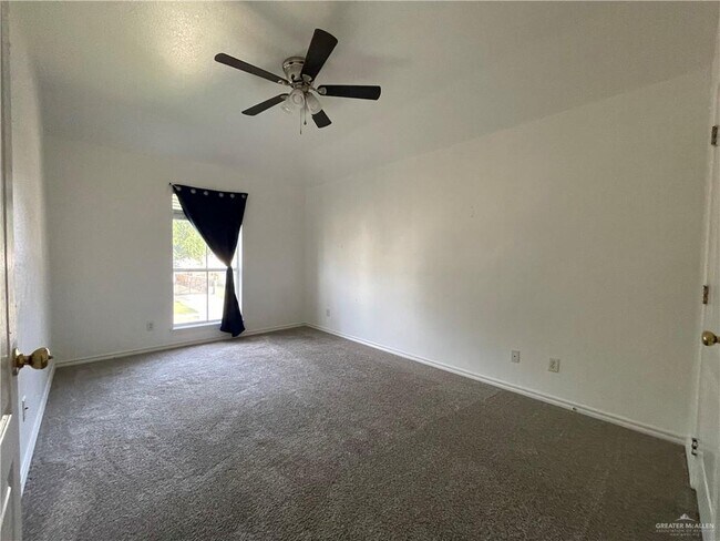 Building Photo - 22 Dove Ave