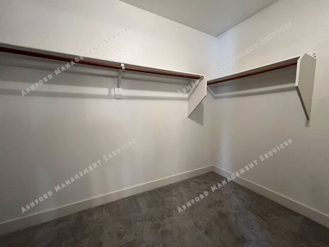 Building Photo - BEAUTIFUL 3 BEDROOM 2 BATHROOM HOME IN PEORIA