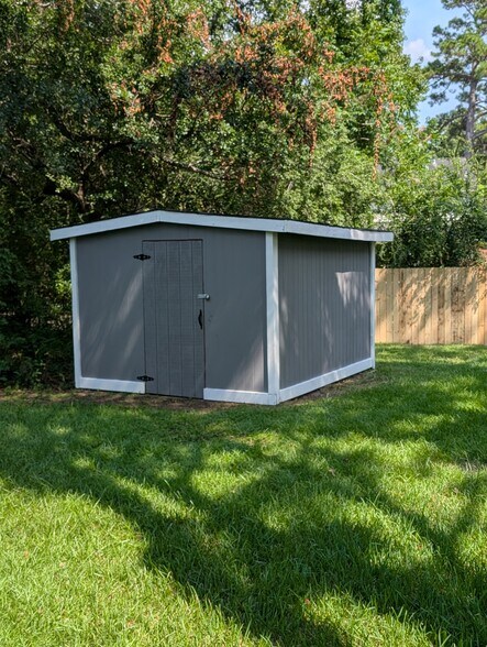 Building Photo - 834 Prince John Dr