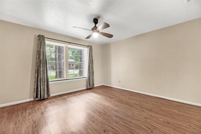 Building Photo - 15 Tulip Hill Ct