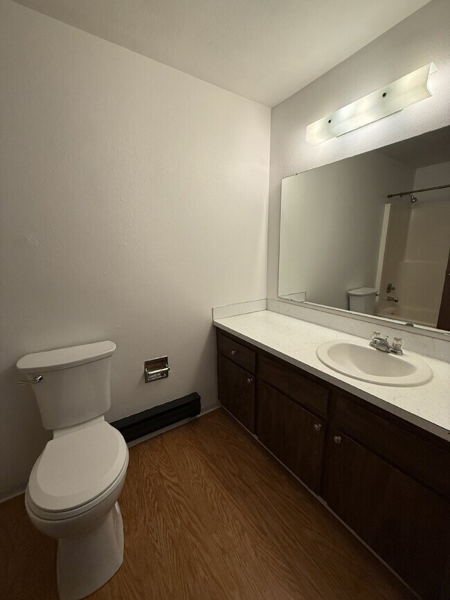 Building Photo - Hidden Gem in Auburn Available Now!