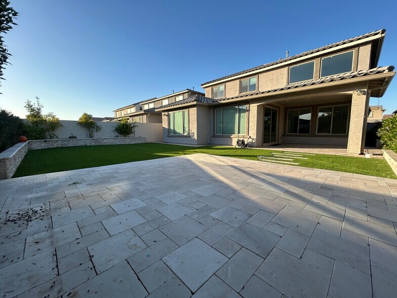 Building Photo - 8909 W Missouri Ave