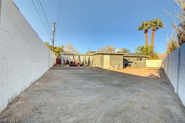 Building Photo - 4044 Pepe Cir