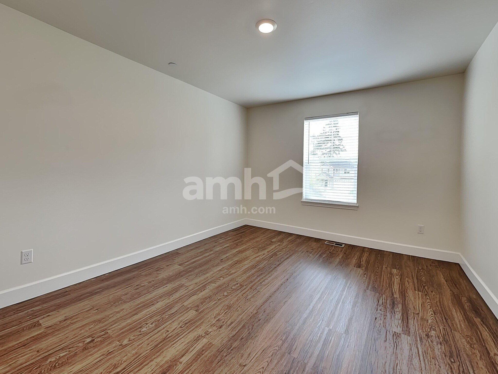 Building Photo - 13911 106th Ave E