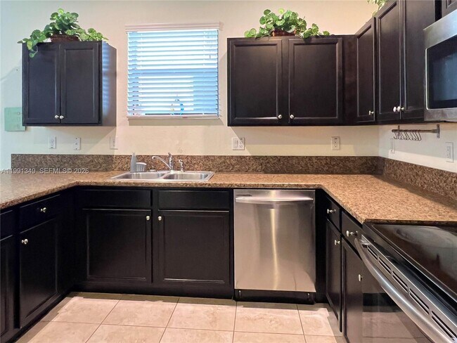 Building Photo - 422 SE 34th Terrace