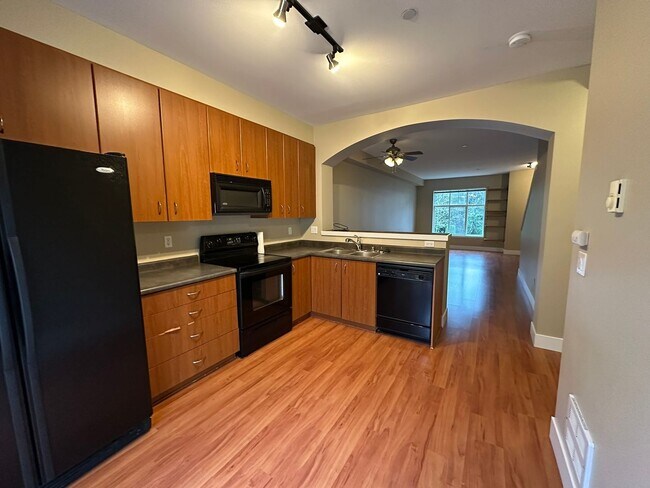 Building Photo - 2Bd/2.5Ba Redmond Townhouse
