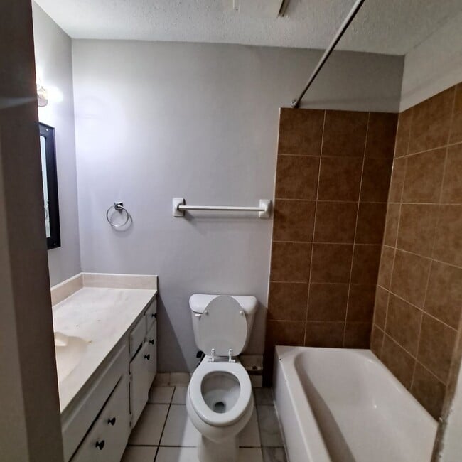Building Photo - Welcome to 5252 Scottsdale!