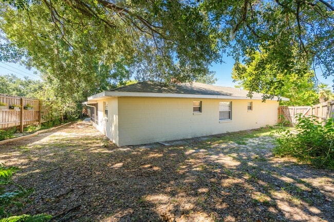 Building Photo - Charming 3BR/2BA Single-Family Home in Por...