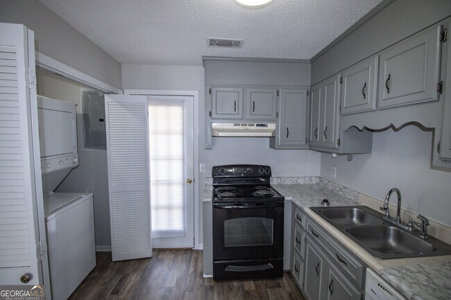 Building Photo - 140 Lanier Dr