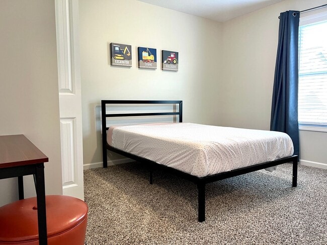Building Photo - Gorgeous Furnished Home-Ready for move in ...