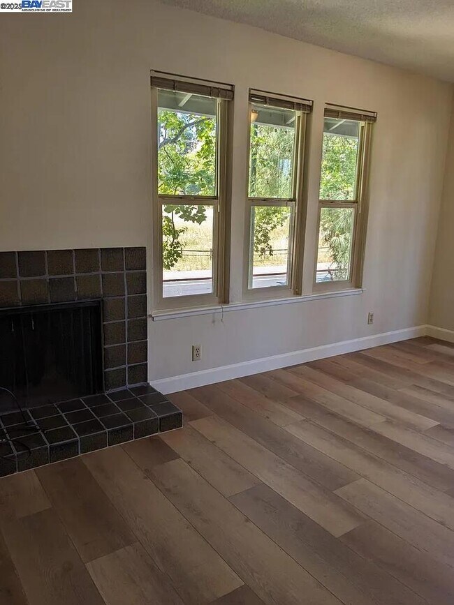 Building Photo - 1930 Camino Verde