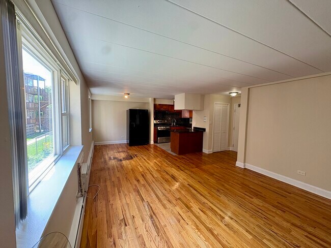 Building Photo - 2115 W Farwell Ave