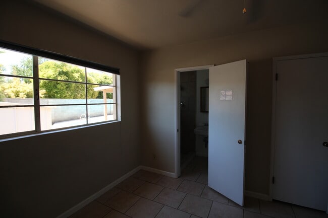 Building Photo - 1427 W 7th St