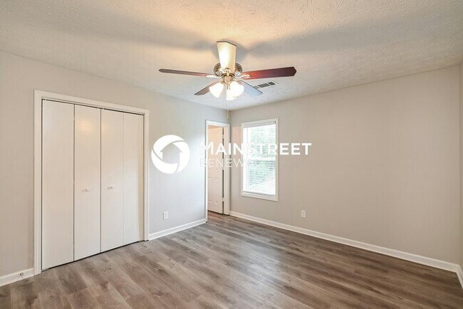 Building Photo - 4 Bedroom Pet-Friendly Home in STONE MOUNTAIN, GA with Main Street Renewal