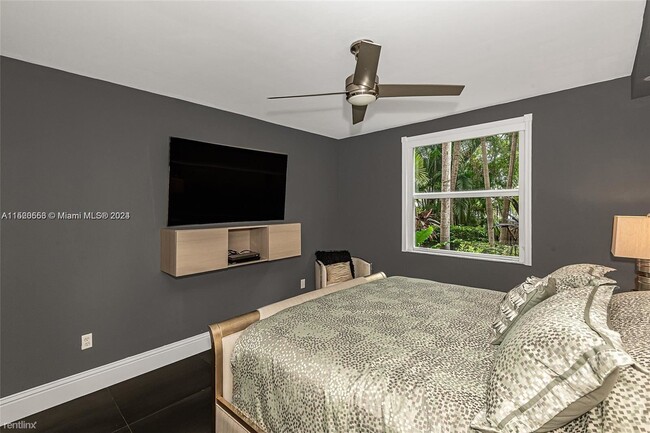Building Photo - 2 br, 2 bath Condo - 17145 N Bay Rd Apt 4106