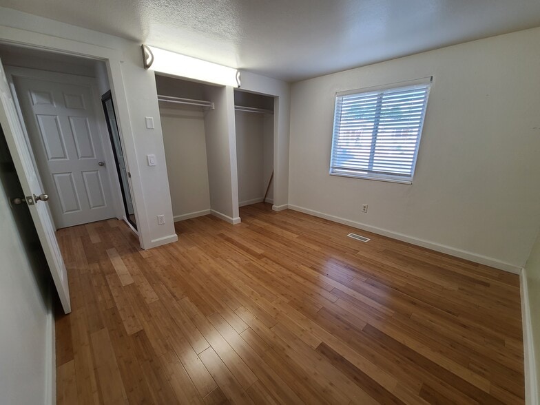 Primary Bedroom - Dual Closets - 1353 Scenic View Ln