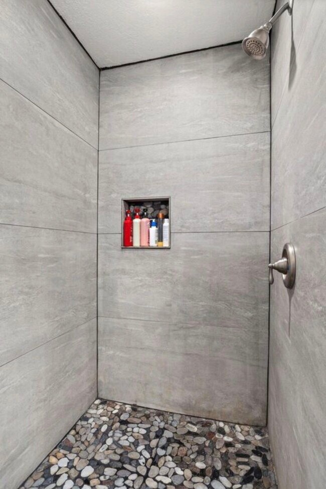 Building Photo - 12100 Woodland Ave NE