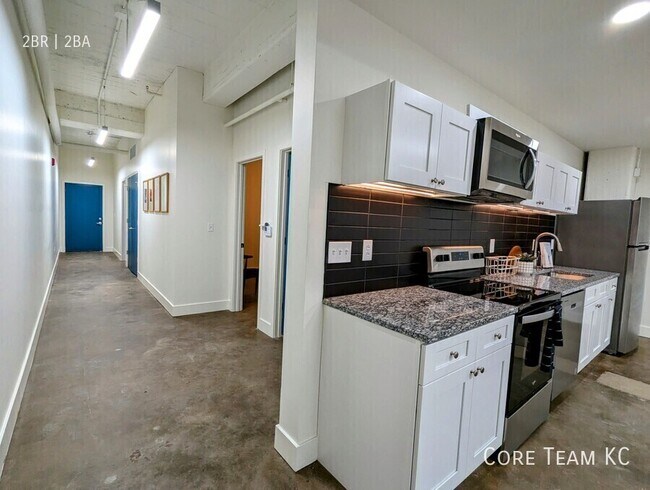 Building Photo - 3100 E Gillham Plaza