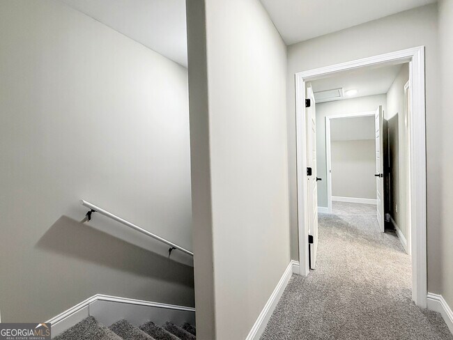 Building Photo - 409 Madison Ave