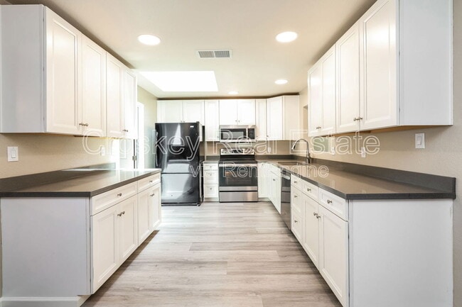 Building Photo - 322 Sweeney Rd