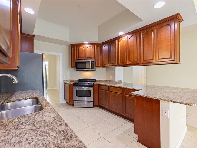 Building Photo - 4-bd,3-bth in The Isles-One Of Palmer Ranch’s Most Sought After Community