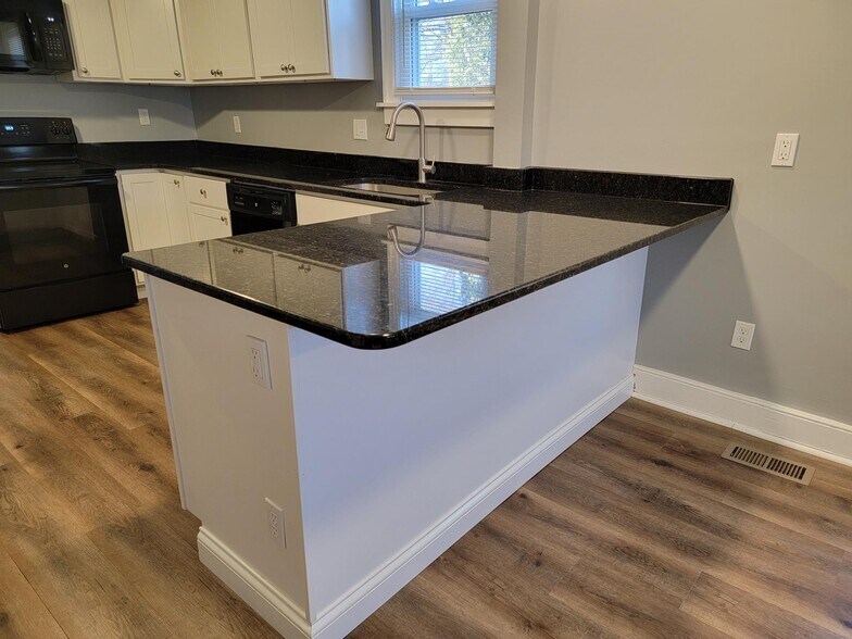 Building Photo - 232 Main St