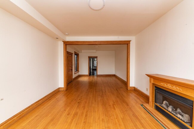 Building Photo - 2 bedroom in Chicago IL 60647