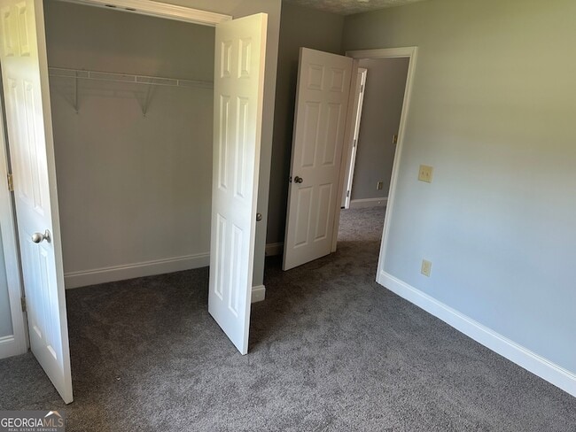 Building Photo - 561 Highland Pointe Dr