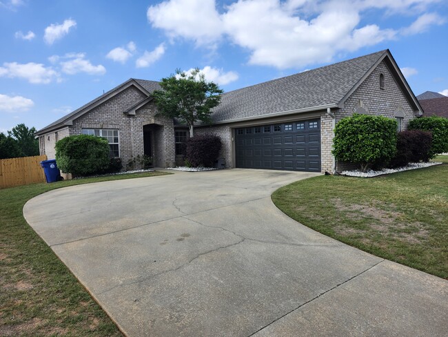 Building Photo - 2018 Chancellor Ridge Rd