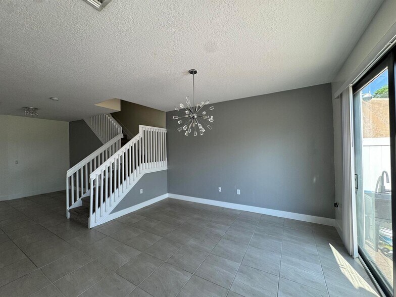 Building Photo - 2037 Oysterwood Ln