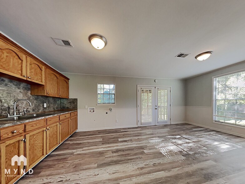 Building Photo - 921 27th Ave N