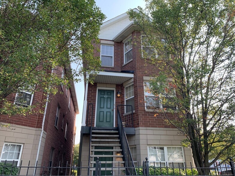 Building Photo - 671 W Division St