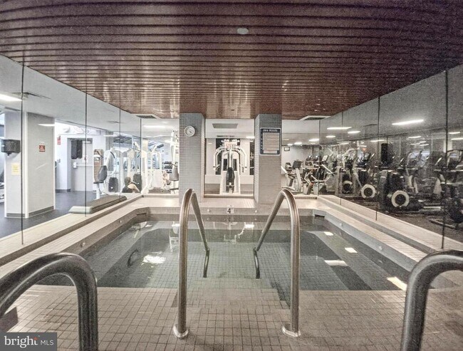 Building Photo - 1530 Key Blvd