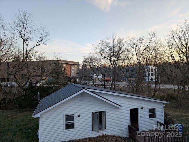 Building Photo - 25.5 Woodrow Ave