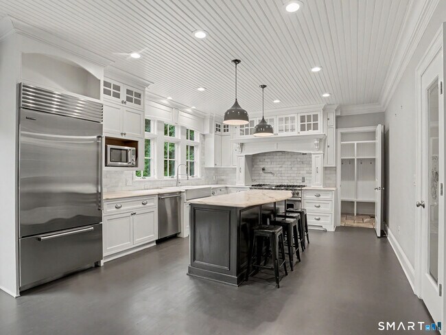 Building Photo - 16 Overbrook Ln