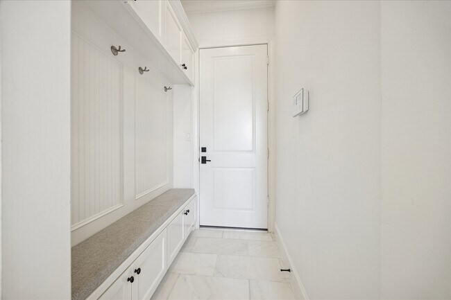 Building Photo - 3850 Glen Arbor Dr