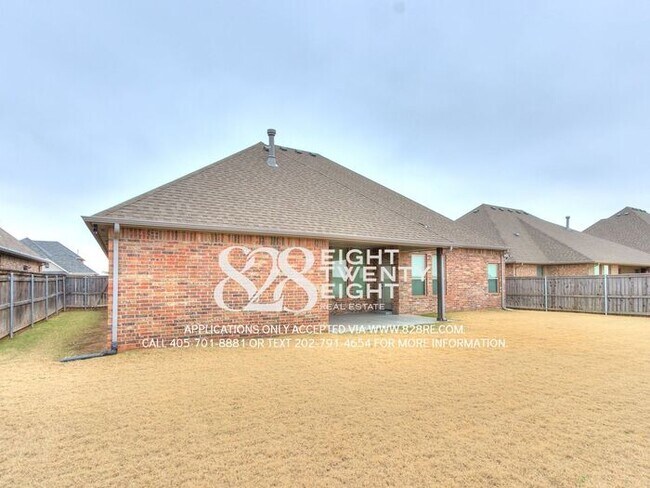 Building Photo - ABSOLUTELY STUNNING 4 BD/3 BATH HOME IN WI...