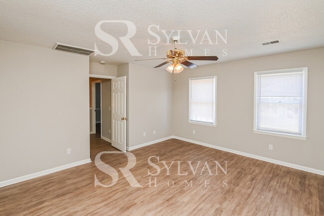 Building Photo - Lovely 3BR Colonial with Attached Garage!