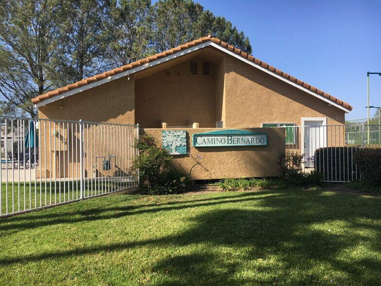 Building Photo - 10864 Avenida de los Lobos