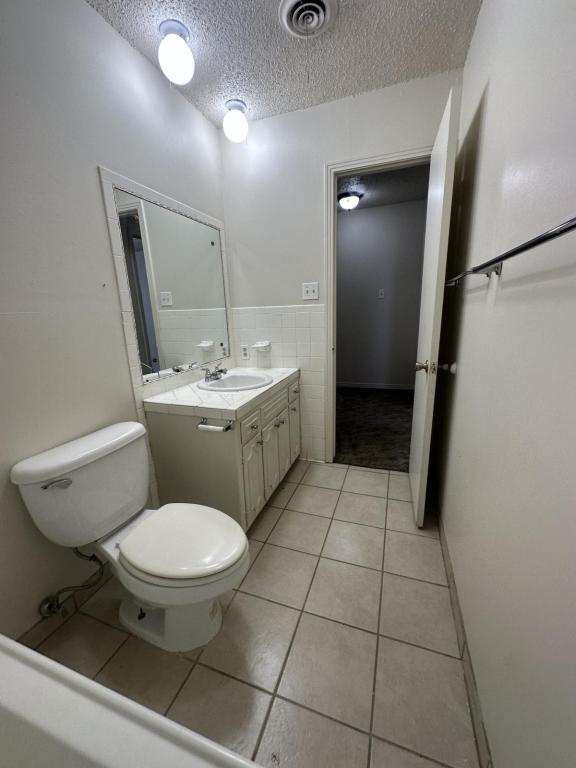 Building Photo - 4700 Windsor Dr