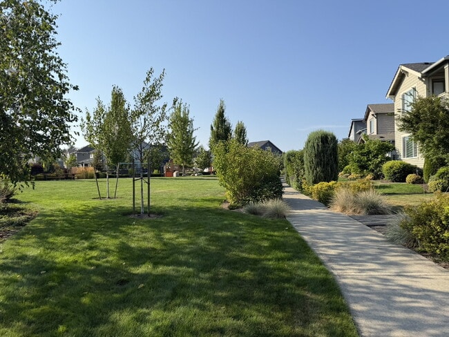 Building Photo - Newer Build 3 Bedroom 3 Bathroom- Single Family Home